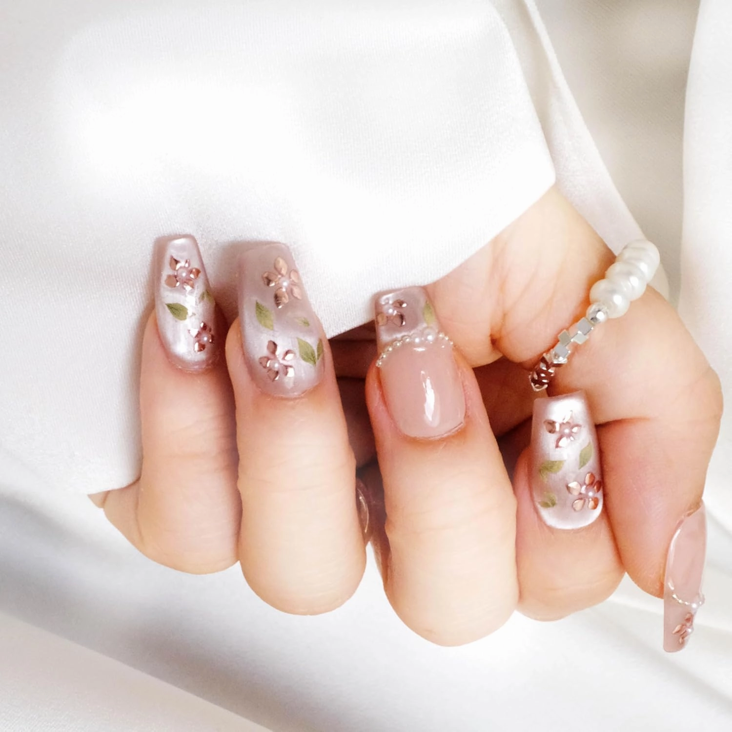 [GLORS] Medium Ballerina Press On Nails, Nude Pink with Rose Gold Foil and Pearl Accents, 10 Pieces (S,MB)