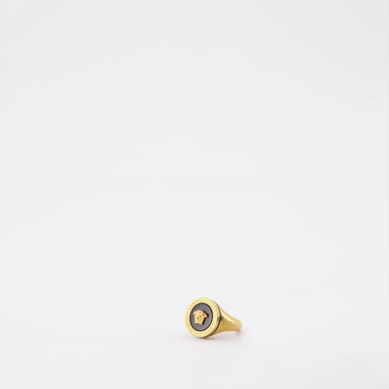 Black Mother-of-Pearl Medusa Ring
