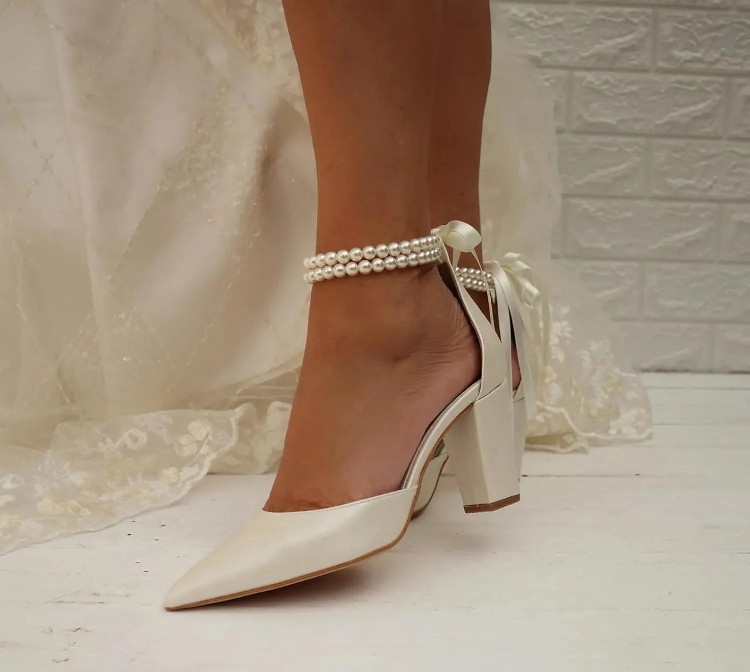 Closed Toe Pearl Heels Satin Wedding Shoes for Bride High Heels with Bow Chunky Block Heels for Women Prom Evening Party Dress Shoes Pumps