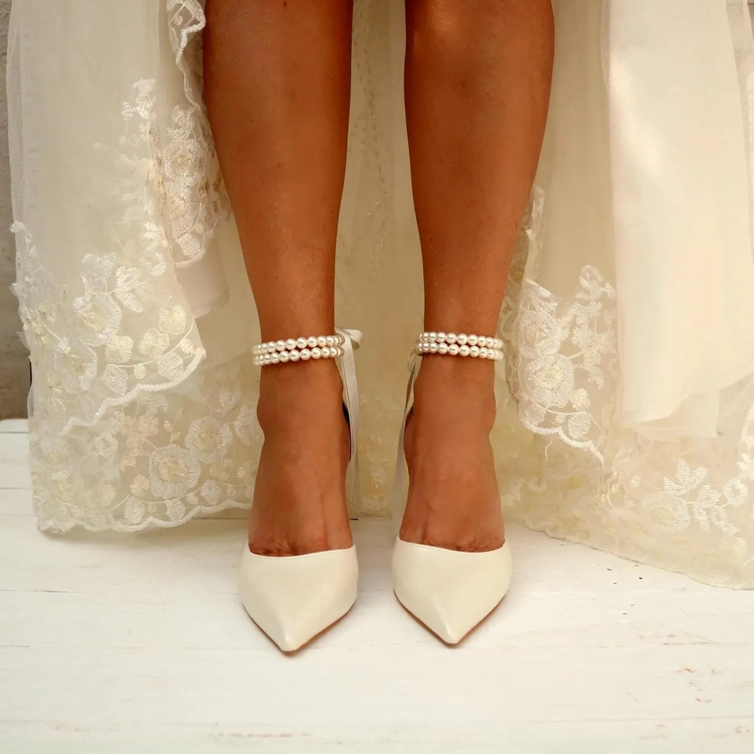 Closed Toe Pearl Heels Satin Wedding Shoes for Bride High Heels with Bow Chunky Block Heels for Women Prom Evening Party Dress Shoes Pumps