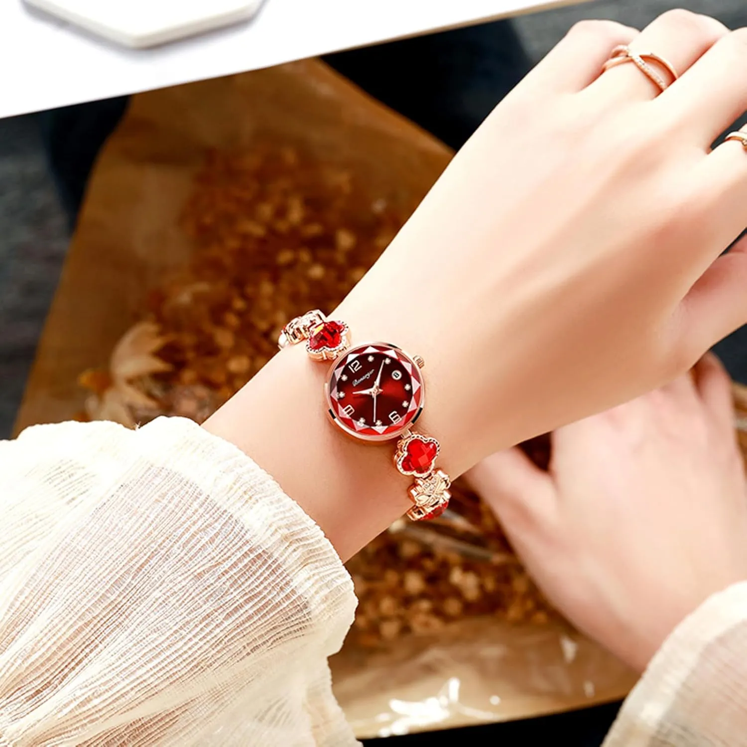 Gosasa Vintage Gold Watch for Women Four-Leaf Clover Diamond Women’s Bracelet Watch Stainless Steel Elegant Dainty Small Ladies Dress Wrist Watch Waterproof Luxury Gift