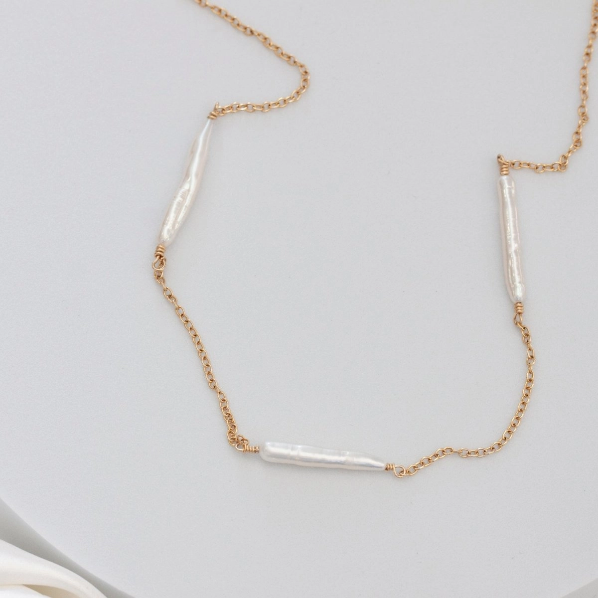 LULU Shimmering Stick Pearl Necklace Gold or Silver
