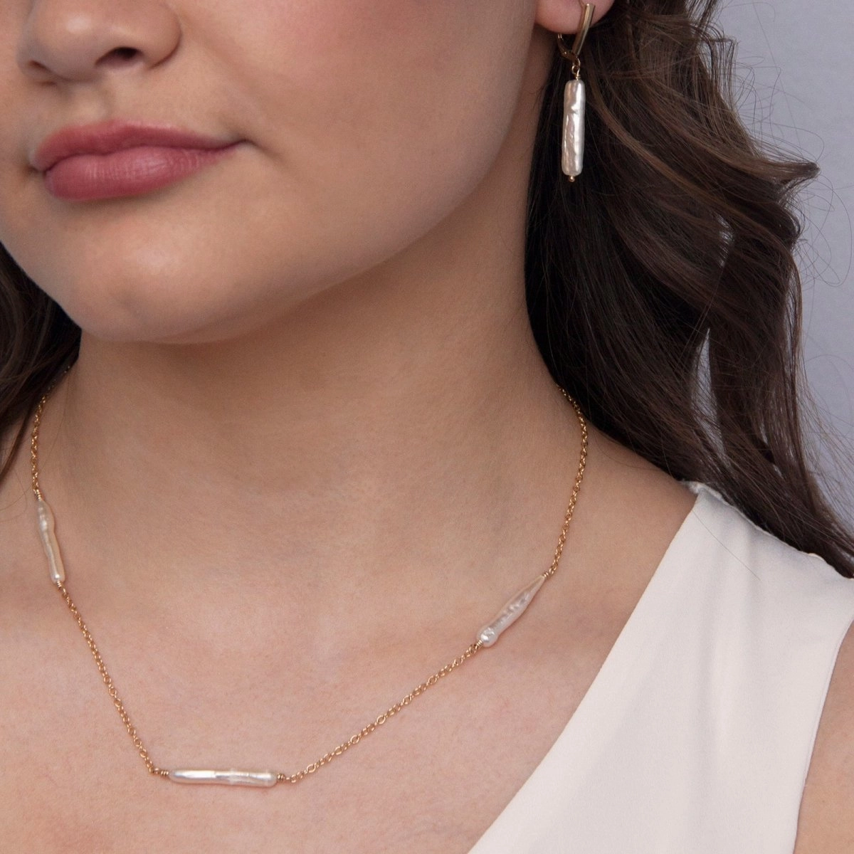 LULU Shimmering Stick Pearl Necklace Gold or Silver