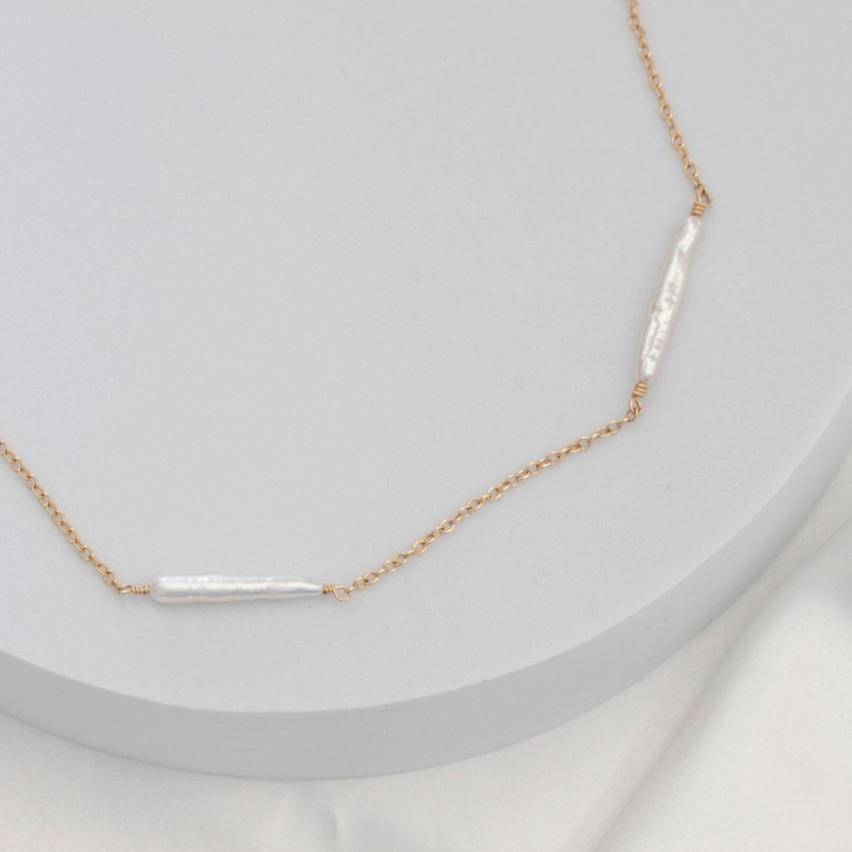 LULU Shimmering Stick Pearl Necklace Gold or Silver