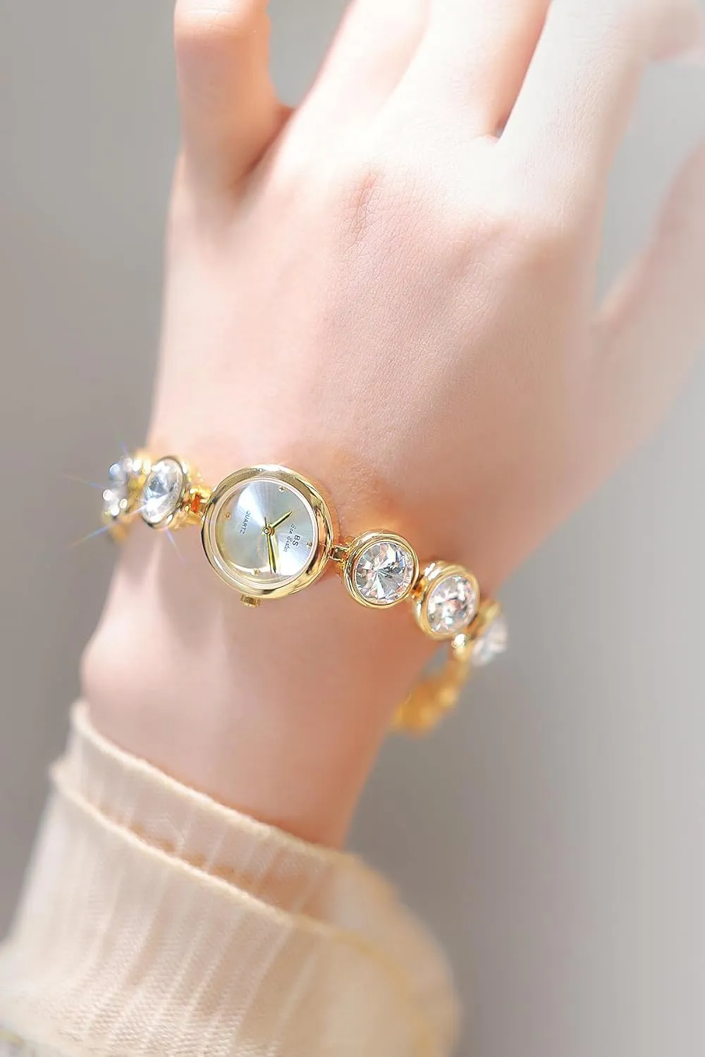 MASTOP Vintage Women's Fashion Elegant Bracelet Watch Gold Dainty Quartz Watch with Shimmering Diamonds Luxury Dress Watches for Women Waterproof Round Dial Gold Watch