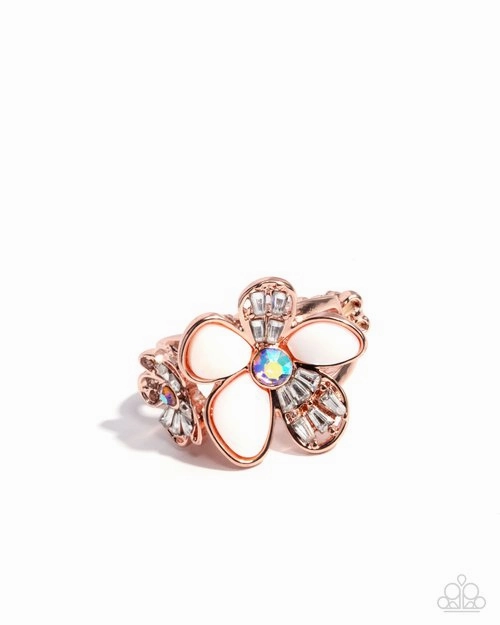 Paparazzi Ring ~ A Dizzy SHELL - Gold