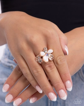 Paparazzi Ring ~ A Dizzy SHELL - Gold